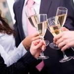 A selection of the best toasts for the New Year: do not be banal Merry New Year toasts for a small female team
