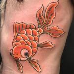 Tatuazh peshku i kuq Tatuazh i peshkut të kuq në kyçin e dorës