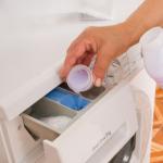 Πώς να πλένετε λάδι μηχανής από ρούχα από διαφορετικά υφάσματα: μόνο αποδεδειγμένες συνταγές