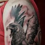 Tatuazh Griffin në përcaktimin e kafkës