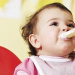 Inserimento dei primi alimenti complementari se il bambino viene allattato con il biberon